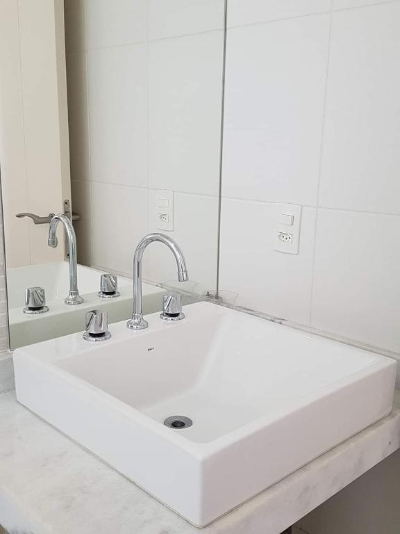  Quarto/suíte em residência famíliar