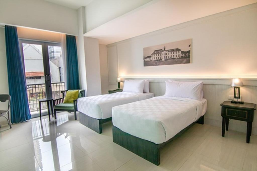 Postel nebo postele na pokoji v ubytování Jambuluwuk Thamrin Hotel