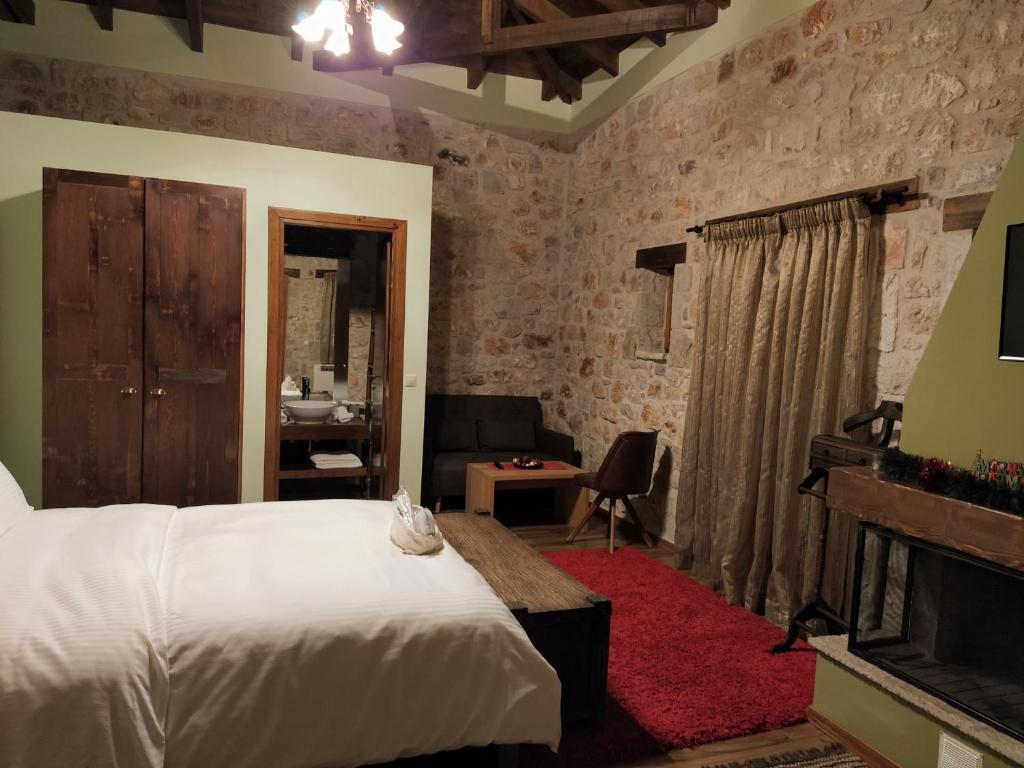 Postel nebo postele na pokoji v ubytování Elafos Spa Hotel