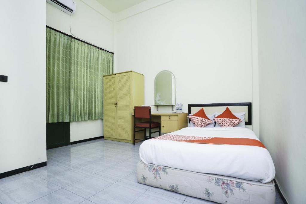 Katil atau katil-katil dalam bilik di OYO 2004 Penginapan Bidara Syariah