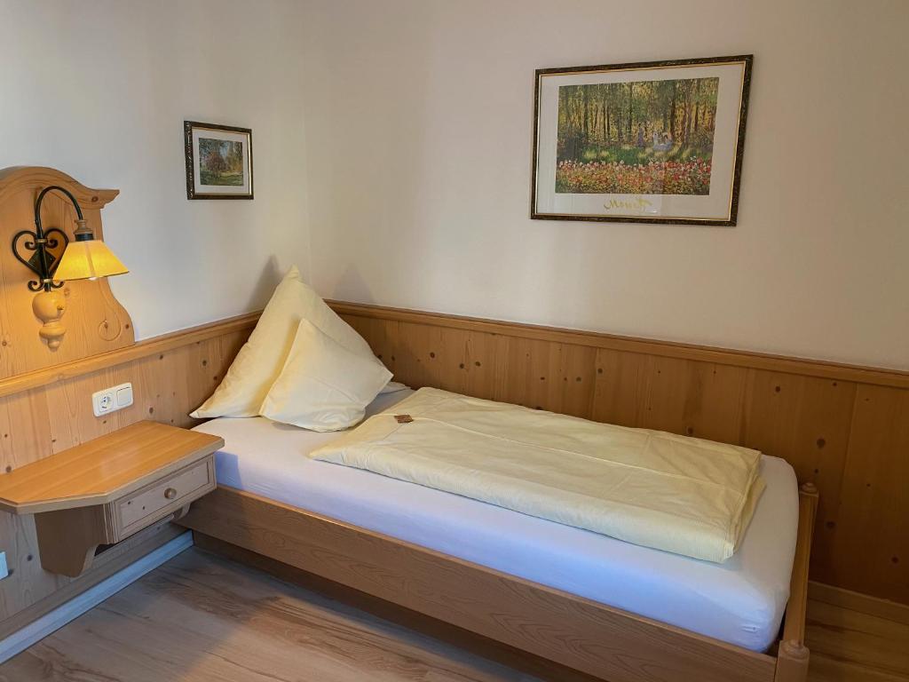 Postel nebo postele na pokoji v ubytování Hotel Lobmeyer