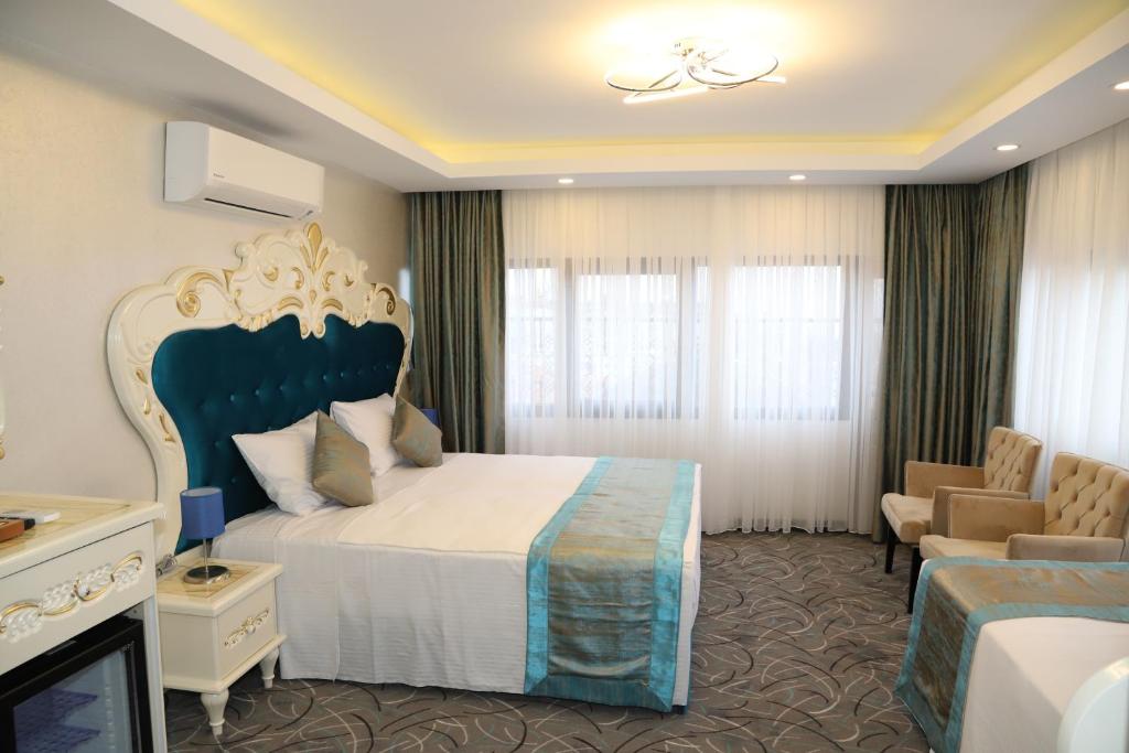 Postel nebo postele na pokoji v ubytování Grand Kavi Hotel