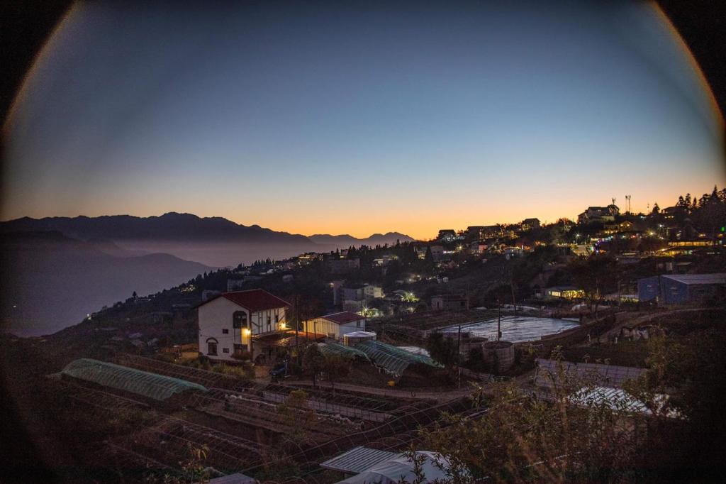 a view of a city with the sunset in the background at Starhome Cottage in Ren&#39;ai