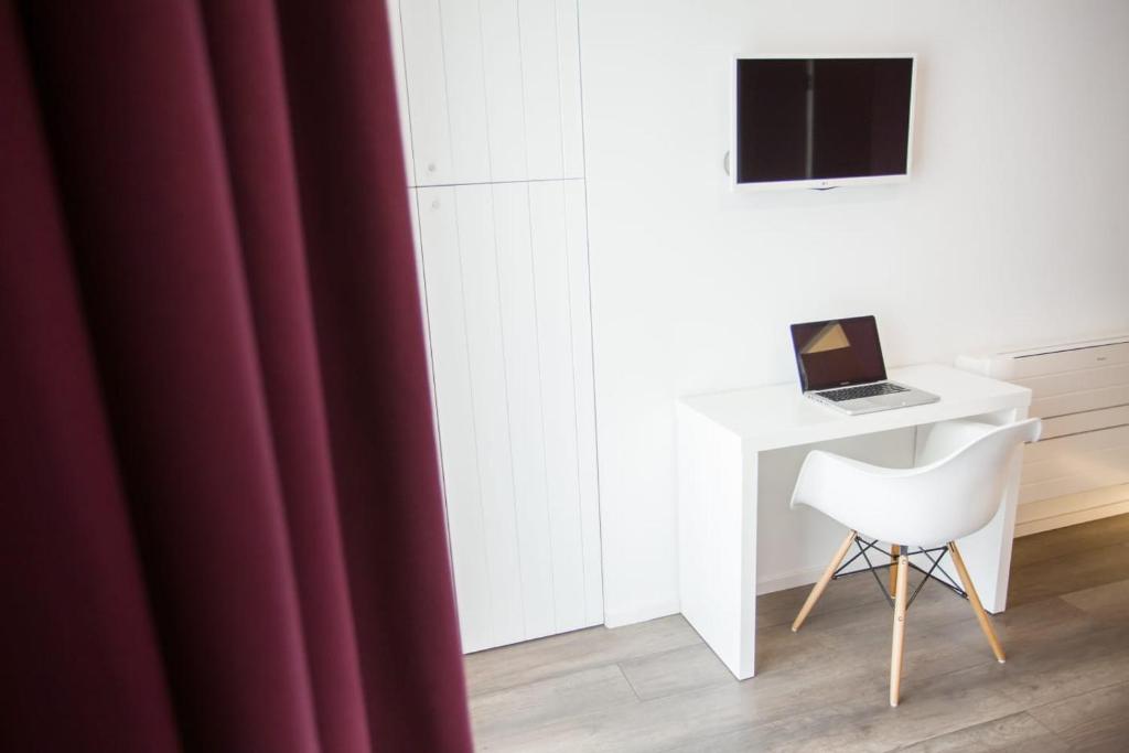TV a/nebo společenská místnost v ubytování Dimora Mefite-Camere con Bagno Privato e Self check-in