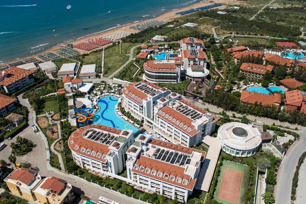 Bazén v ubytování Alba Queen Hotel - Ultra All Inclusive nebo v jeho okolí