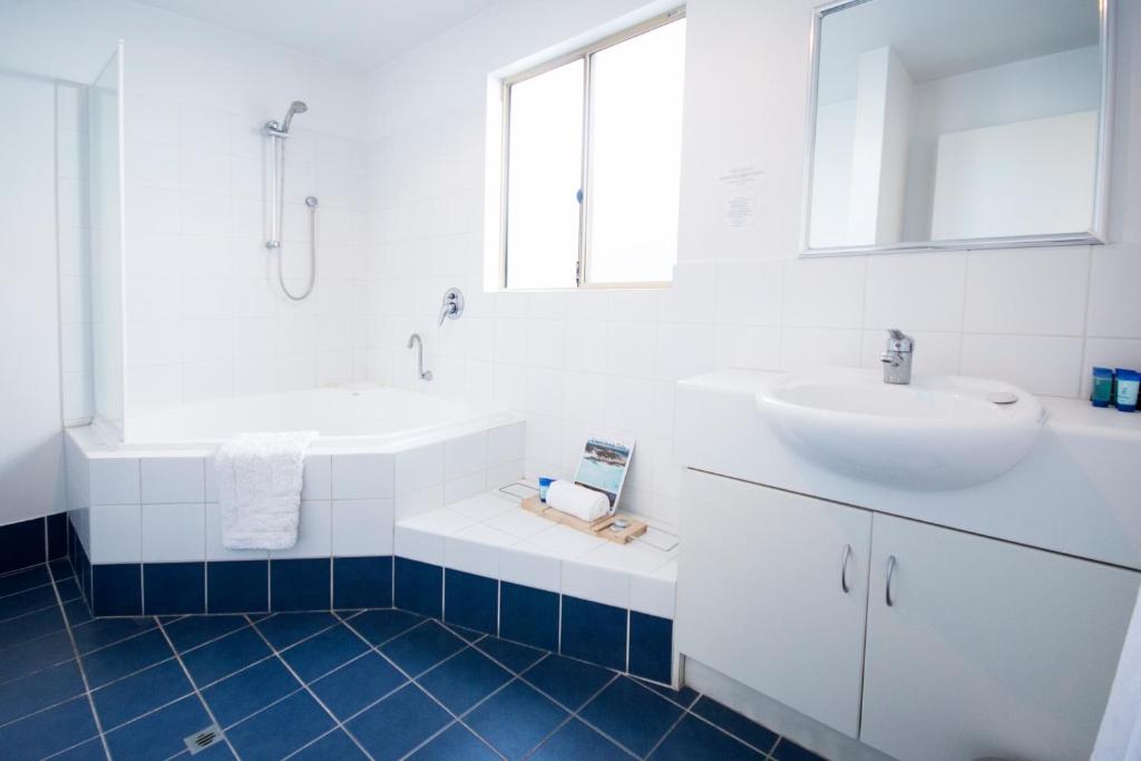 Ein Badezimmer in der Unterkunft Archipelago Apartments Esperance