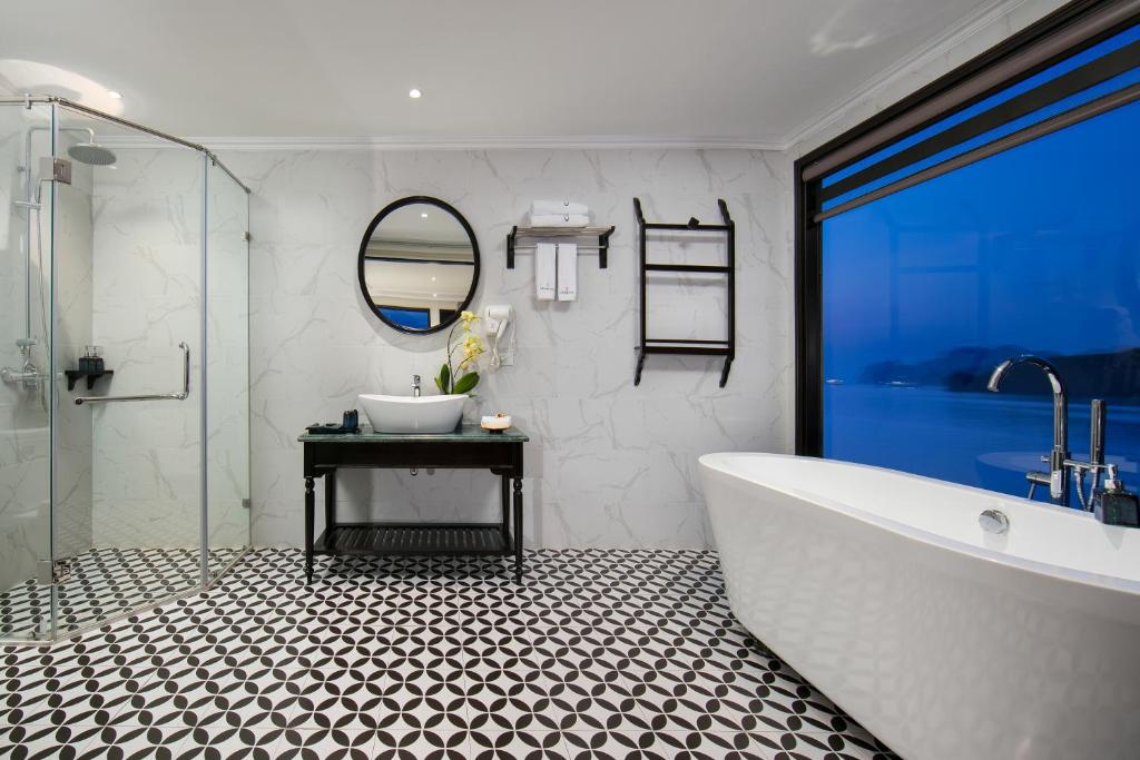 Genesis Luxury Regal Cruise by Premier Group - 18