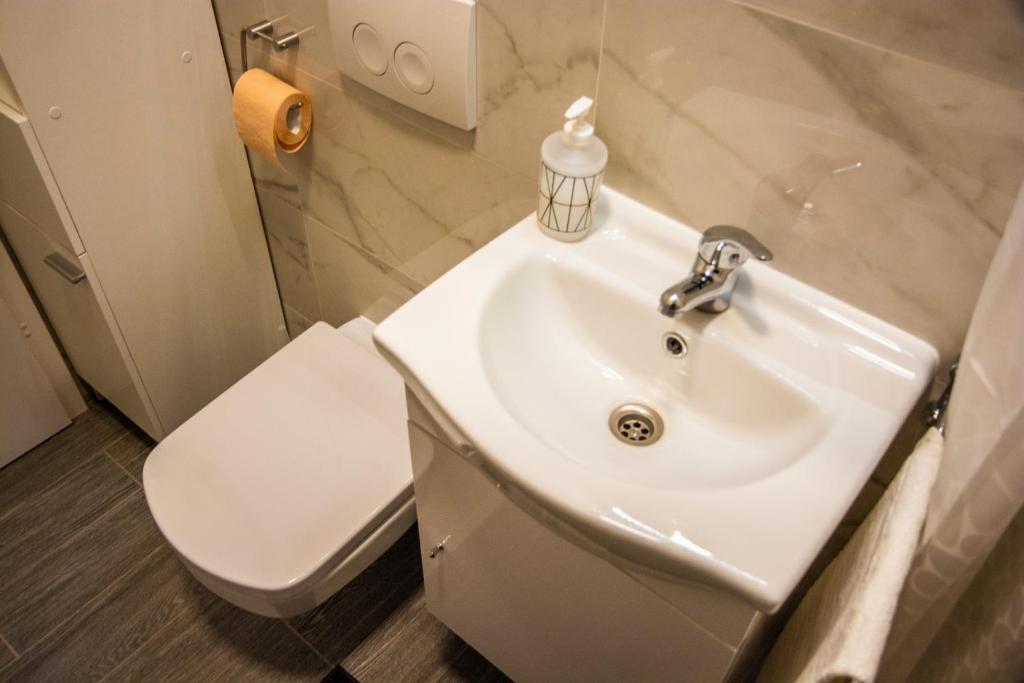 Apartment & room Eni - 16