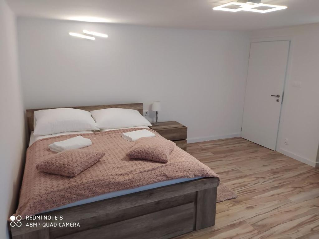Postel nebo postele na pokoji v ubytování Apartamenty przy Świerku