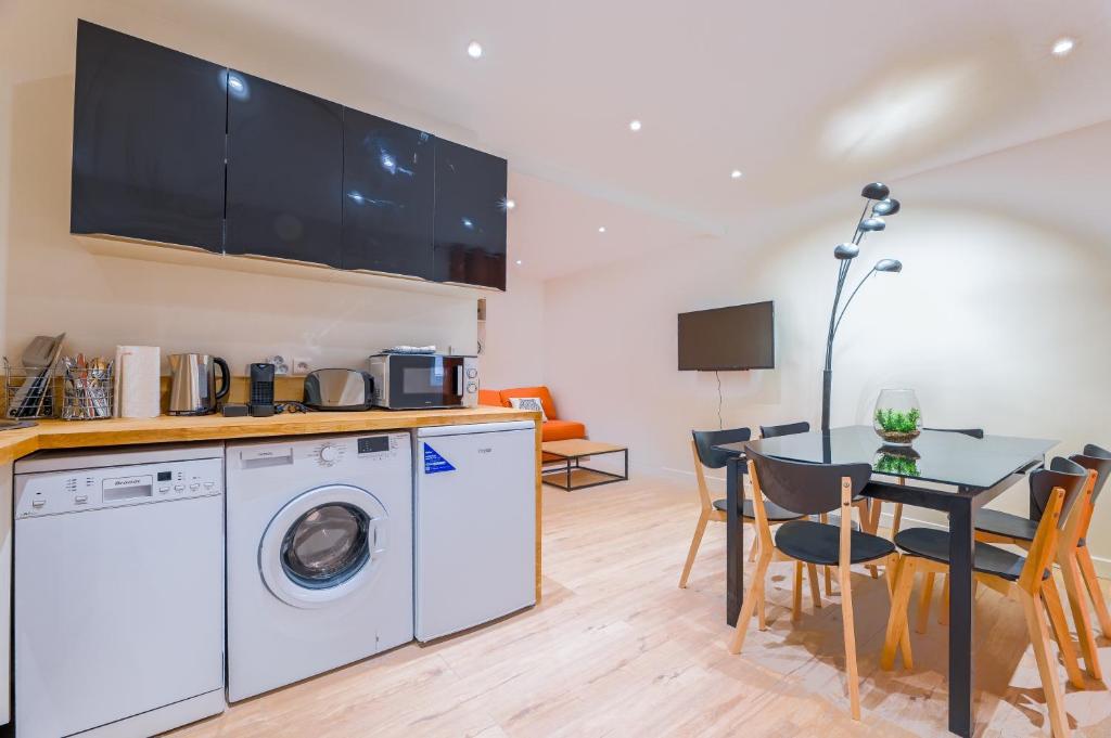 Villa Poncelet - Three-Bedroom Apartment (1)