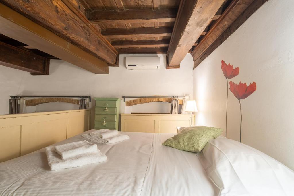 Posteľ alebo postele v izbe v ubytovaní Lambertesca Loft by Mmega