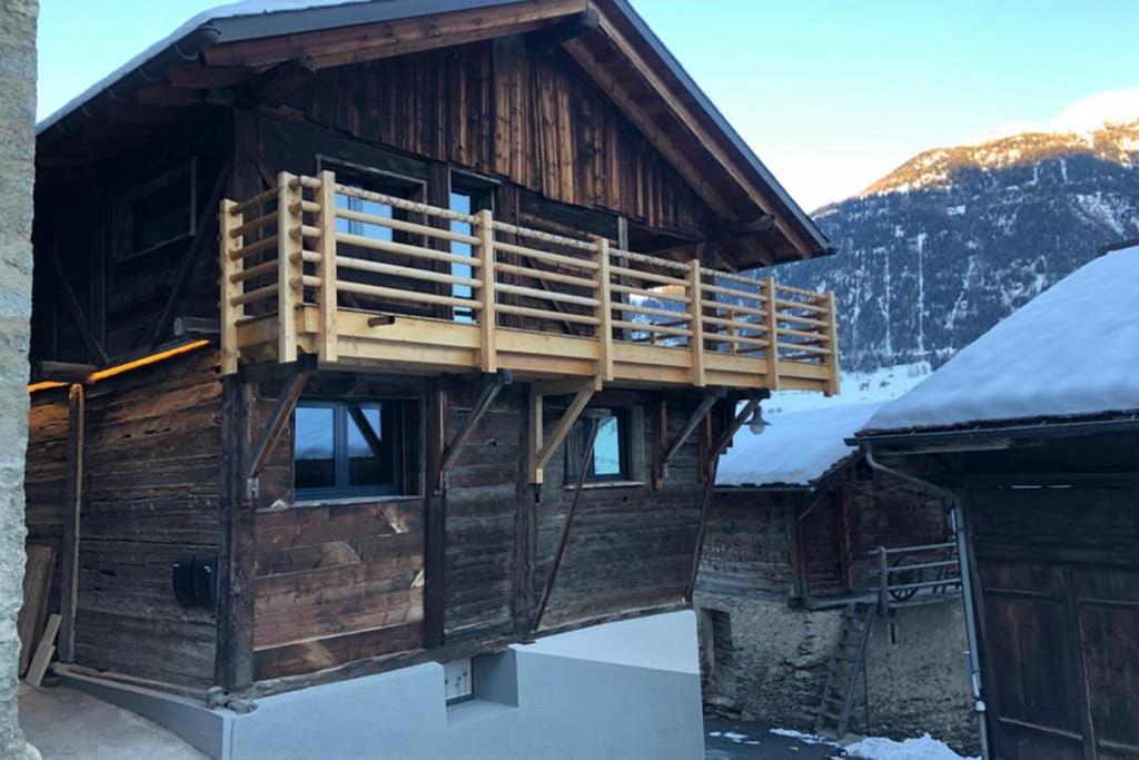 Grand appartement avec terrasse à Chez-Les-Reuses - Housity