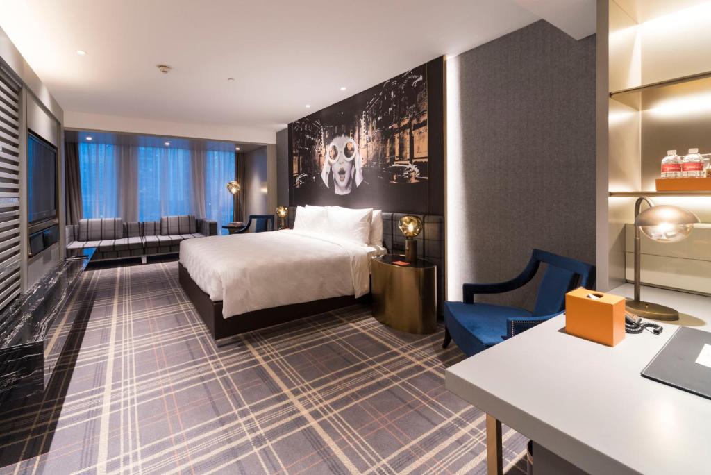 Postel nebo postele na pokoji v ubytování Hotel Indigo Shanghai Jing'An by IHG