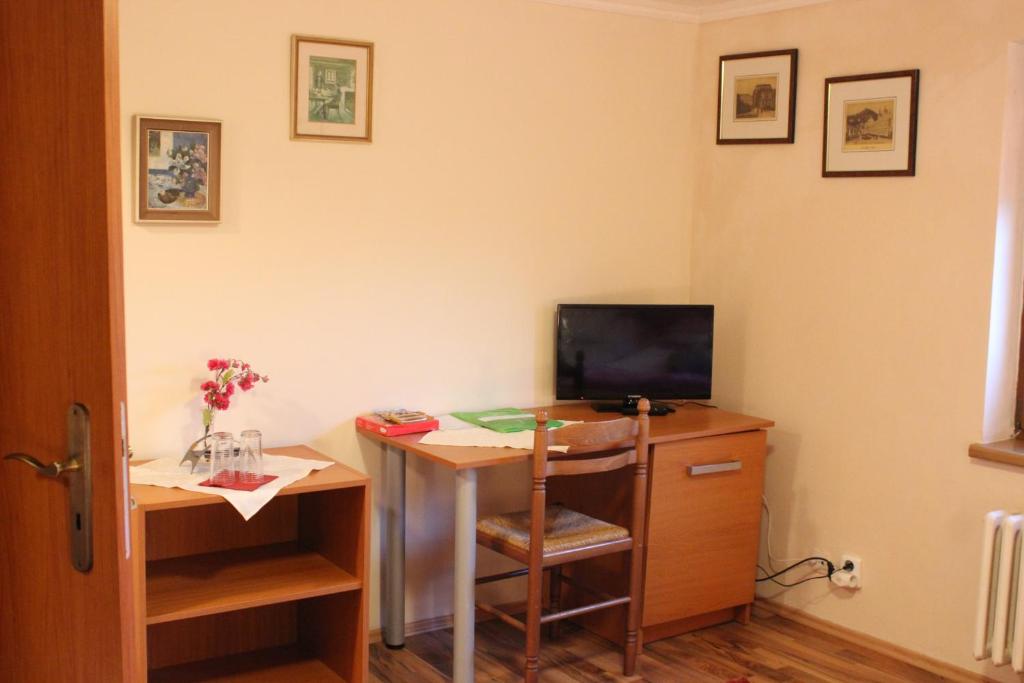 
Double Room with Shower #8
