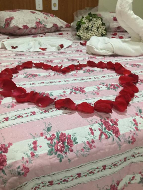 Postel nebo postele na pokoji v ubytování Ipê Guaru Hotel