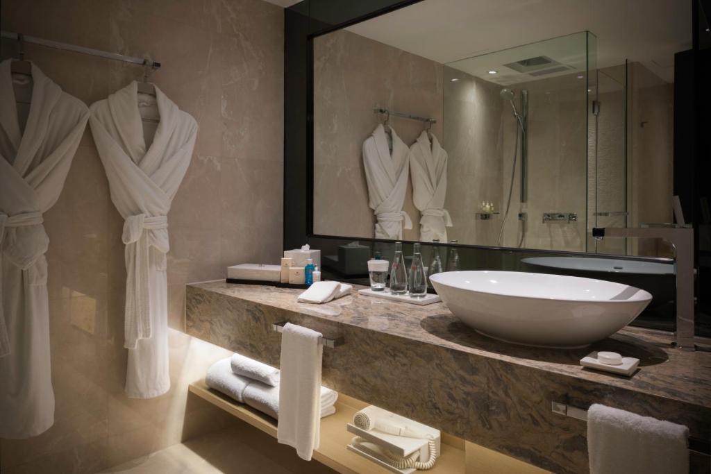 Bilik mandi di Gateway Hotel, Marco Polo