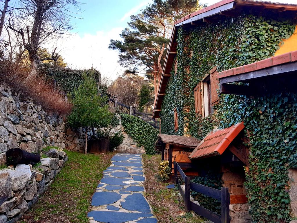 Jardín al aire libre en La Posada Cercedilla