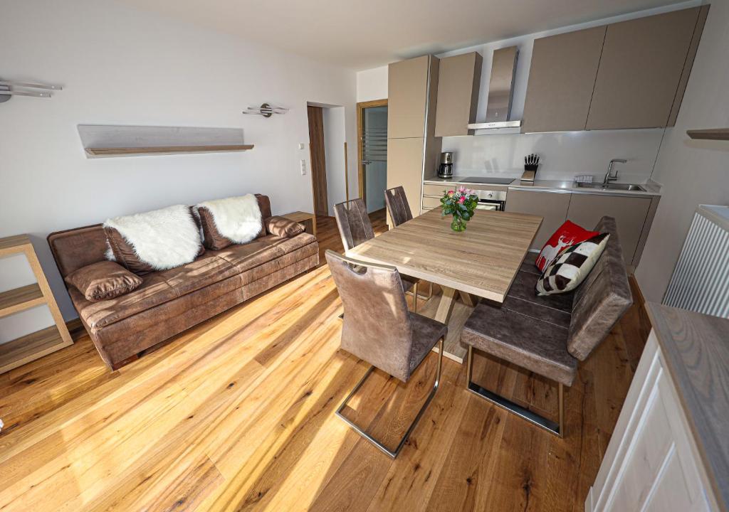 A kitchen or kitchenette at Appartementhaus Römerhof Superior - Kärnten Card Sommer inklusive