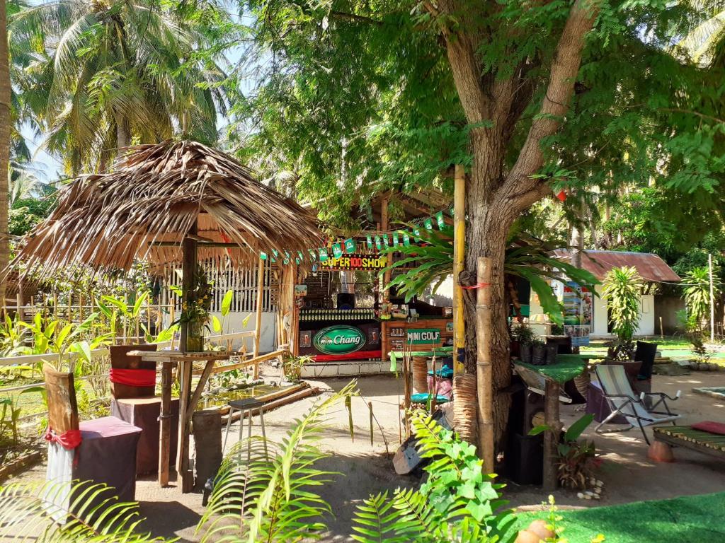 Zahrada ubytování Bamboo Bungalow Baan Tai Phangan