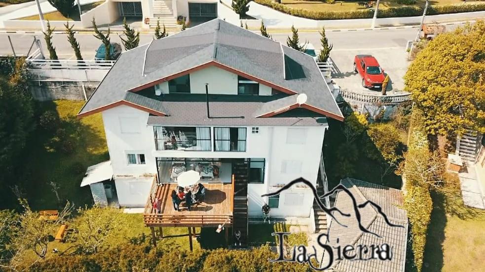 an aerial view of a house with a roof at Pousada La Sierra in Campos do Jordão