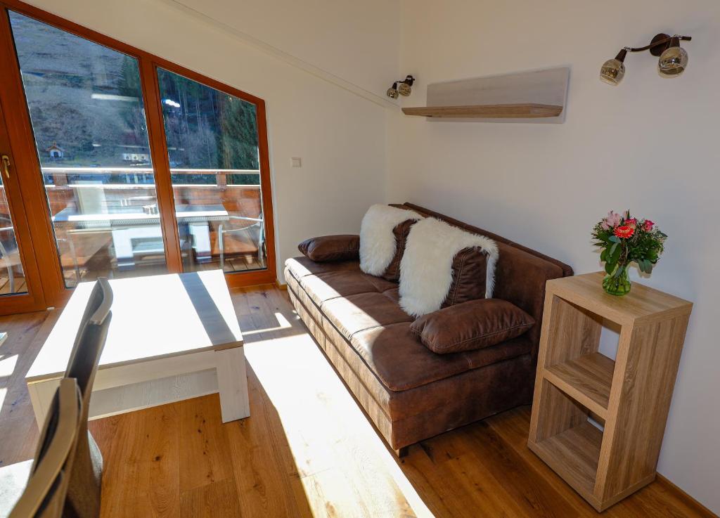 A seating area at Appartementhaus Römerhof Superior - Kärnten Card Sommer inklusive