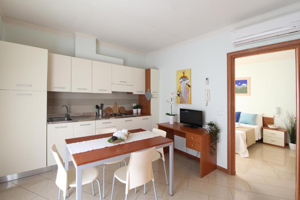 Kuchyň nebo kuchyňský kout v ubytování Residence Altamarea