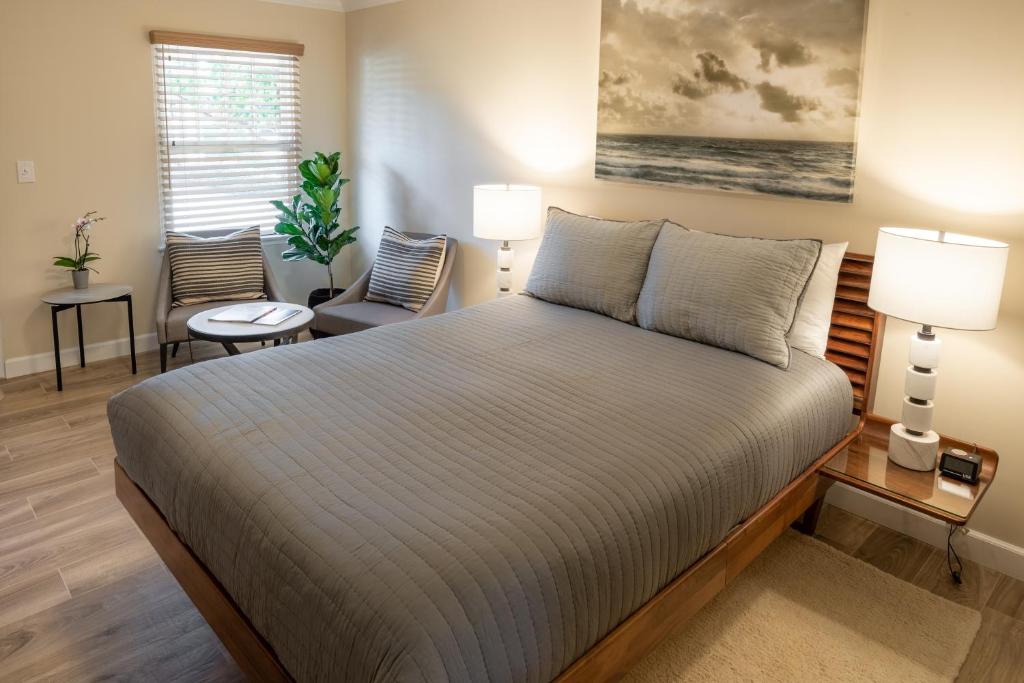 Harbor House Inn - Queen Studio - Two