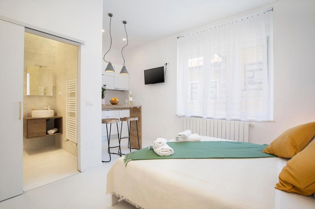 Twins Idola Apartments - 10