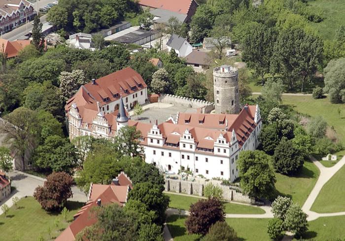 Blick auf Schlosshotel Schkopau aus der Vogelperspektive