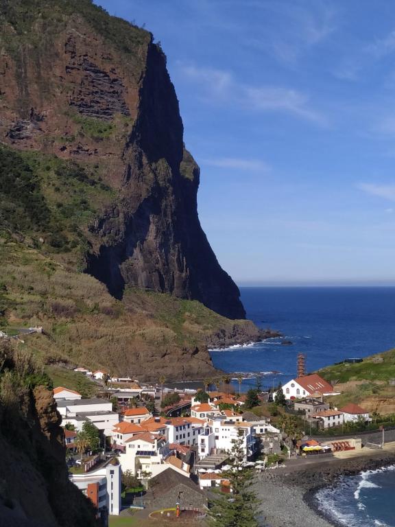 Souza Beach Apartment - Porto da Cruz - Studio & Suite - Two-Bedroom House