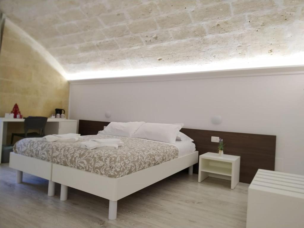 Postel nebo postele na pokoji v ubytování In & Out Matera