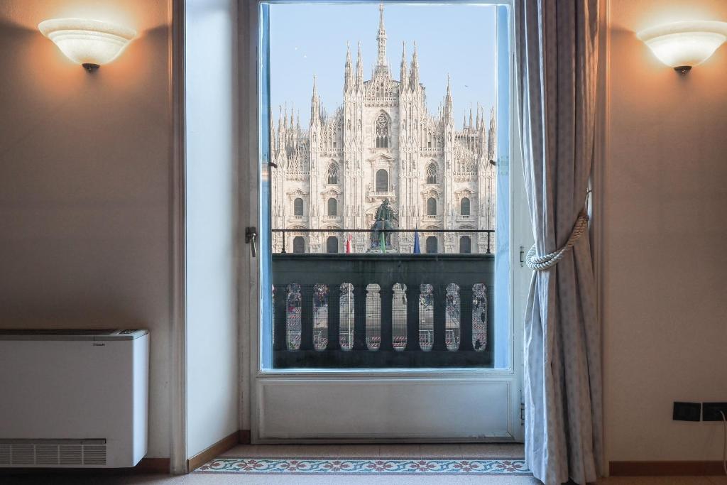 an open door with a view of the london at Unique Duomo Luxury Property in Milan