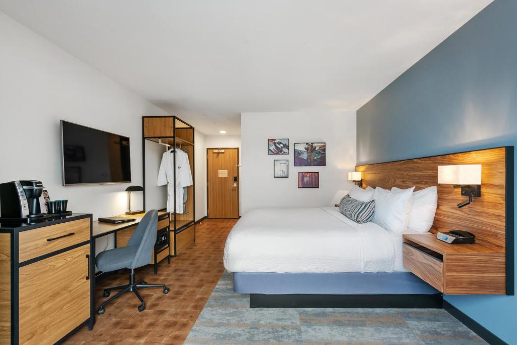 Hotel Indigo Seattle Everett Waterfront Place, an IHG Hotel - Standard King Room