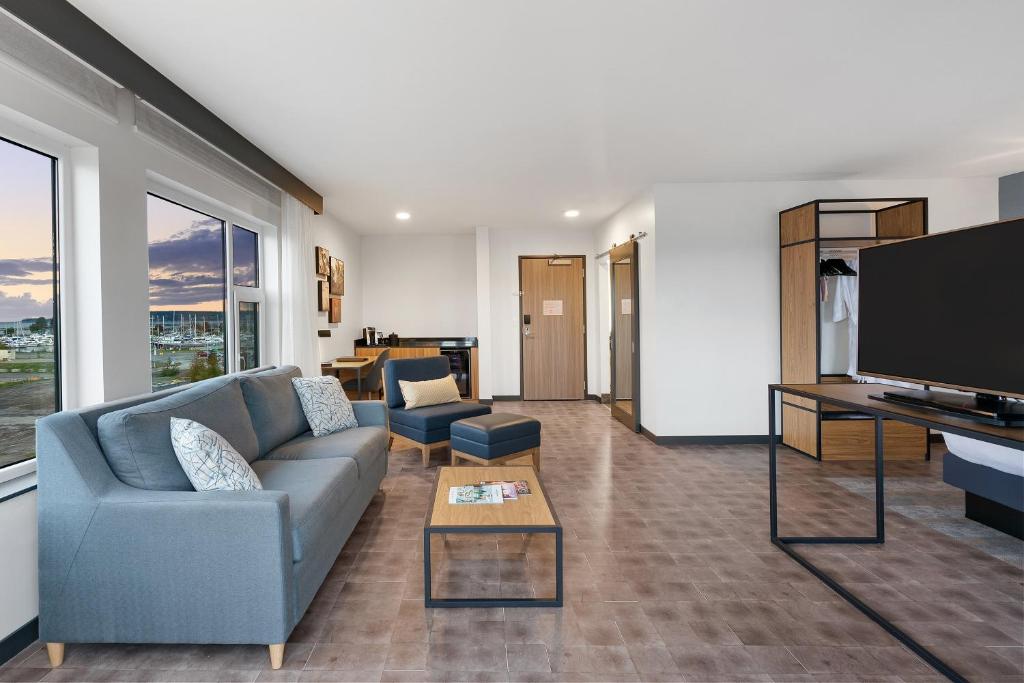 Hotel Indigo Seattle Everett Waterfront Place, an IHG Hotel - King Suite Water View - Nichtraucher