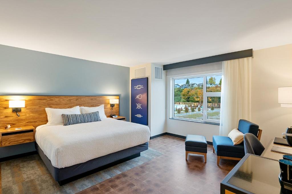 Postel nebo postele na pokoji v ubytování Hotel Indigo Seattle Everett Waterfront Place by IHG
