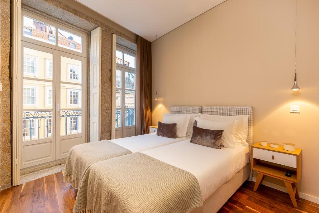RS Porto Historic Center - Two-Bedroom Apartment With Balcony