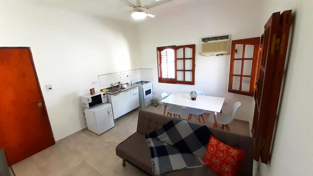 a kitchen with a couch and a table in a room at Amplios Departamentos en Corrientes in Corrientes