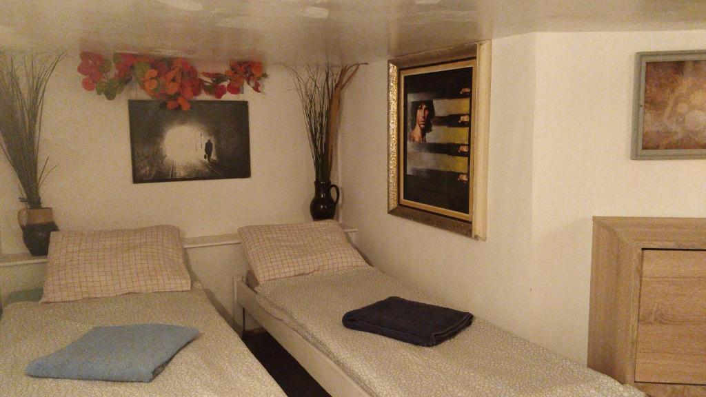 Postel nebo postele na pokoji v ubytování Prague "Above Train Central" Hostel