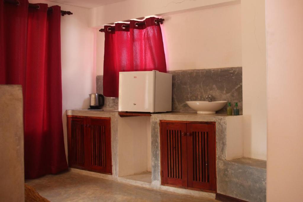 Kuchyň nebo kuchyňský kout v ubytování Shanthi Beach Resort