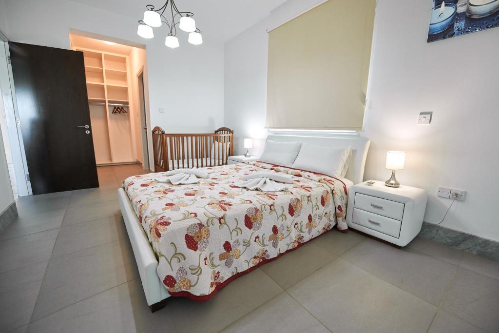 Postel nebo postele na pokoji v ubytování Beach Front Bella Vista by Ezoria Villas