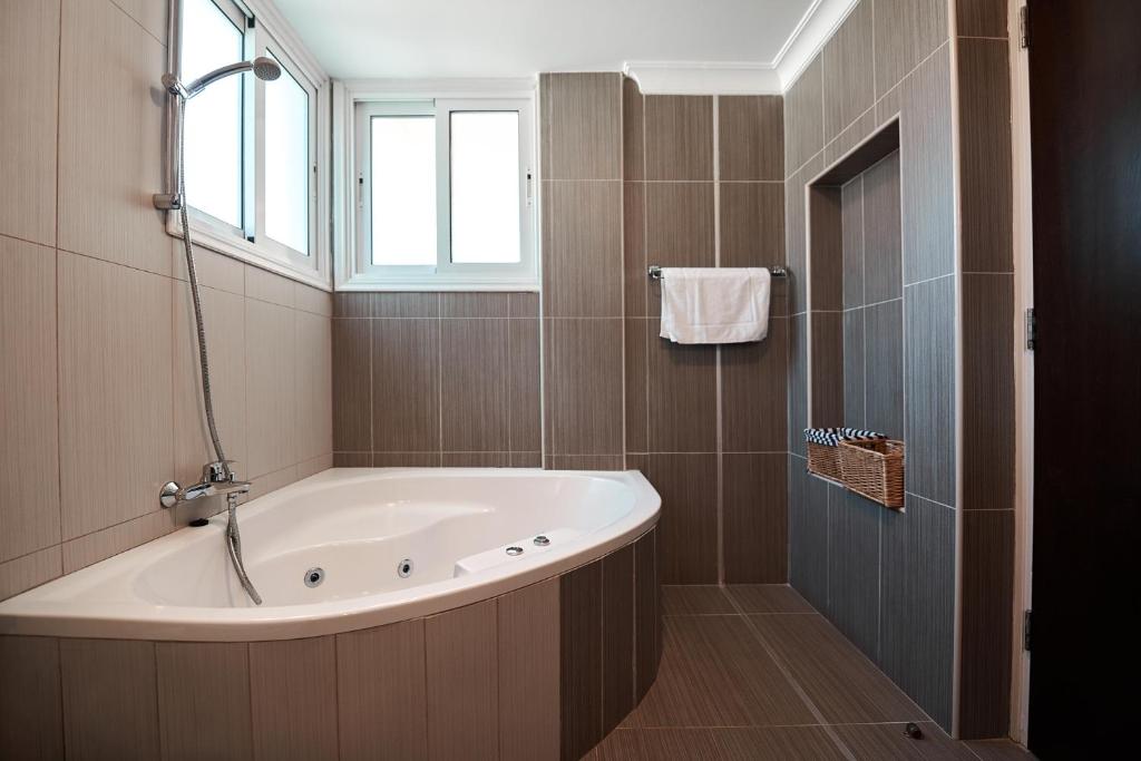 Koupelna v ubytování Beach Front Bella Vista by Ezoria Villas