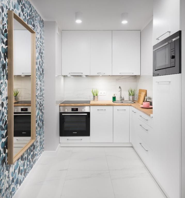 Kuchyň nebo kuchyňský kout v ubytování oompH Warsaw Downtown Apartments
