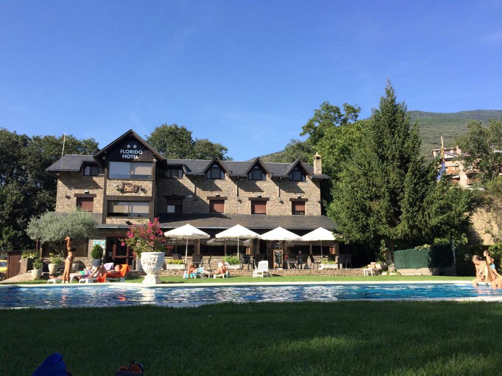 Bazén v ubytování Hotel Florido nebo v jeho okolí