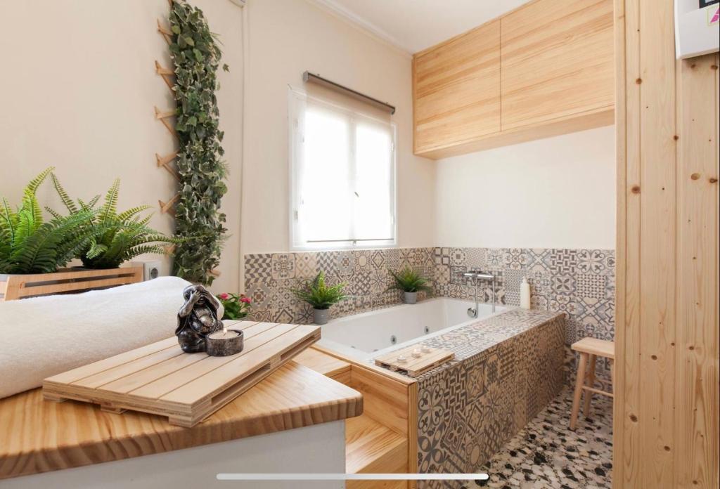 a room with a bath tub and a table at Boutike Wellness Centro Almería in Almería