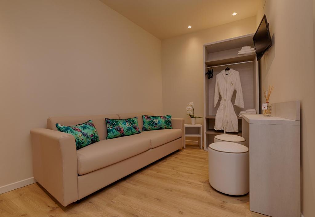 Roma Hotel - Suite With Terrace