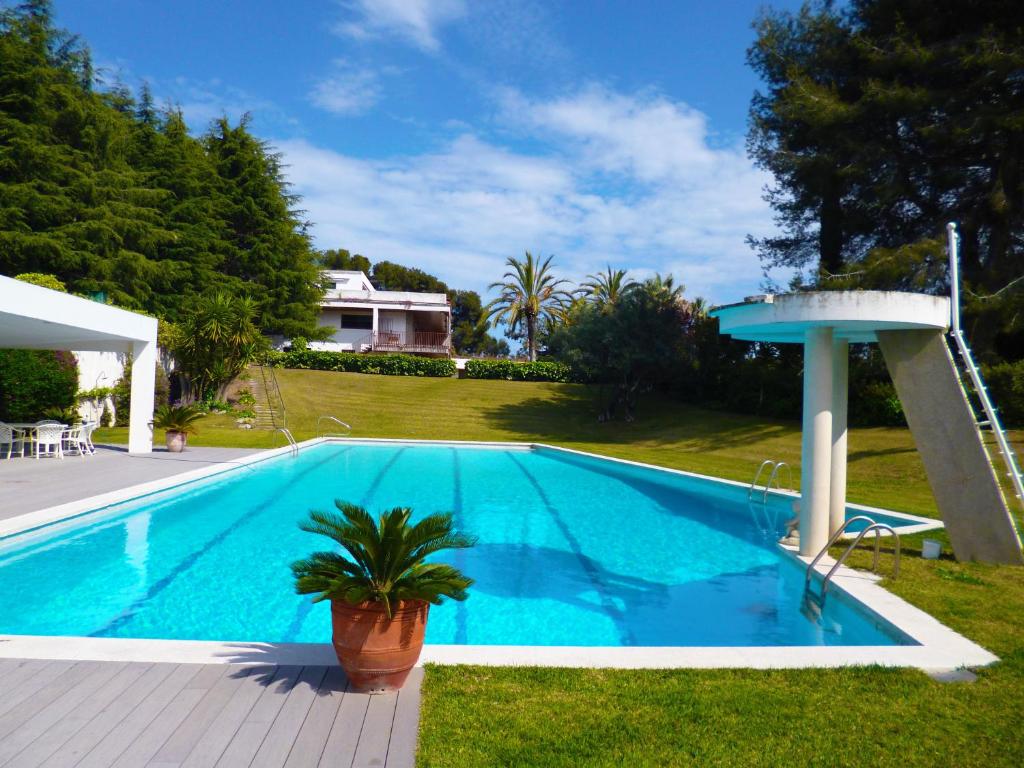 a swimming pool in the yard of a house at Casa Vila Reyes in Sant Vicenç de Montalt