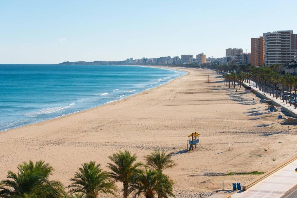 Booking.com: Atico frente al Mar con barbacoa - Holidays B&F ...