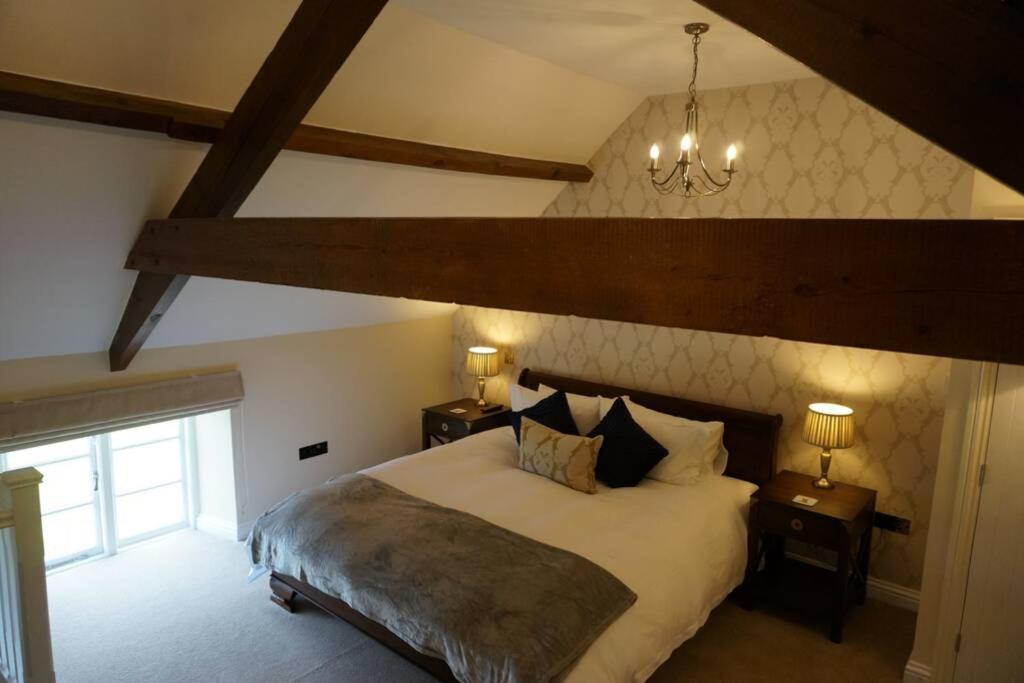 Apartment Field View In a Beautiful Cotswold Farmhouse, Chippenham