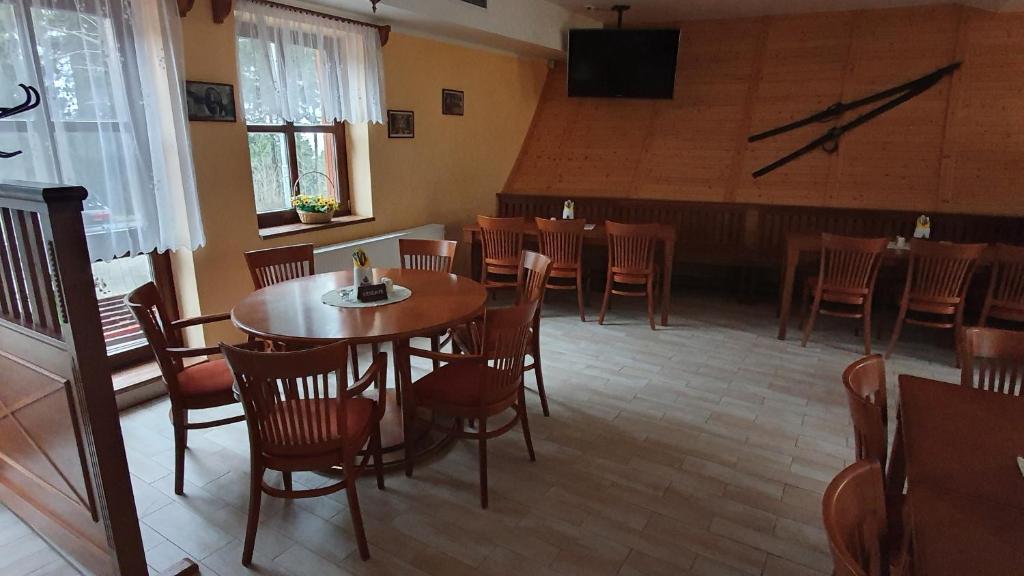 Restauracja lub miejsce do jedzenia w obiekcie Hotel Obří Sud Javorník
