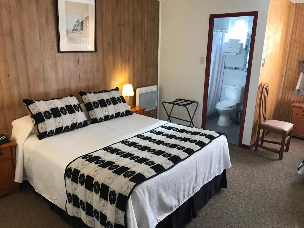 Postel nebo postele na pokoji v ubytování Hotel Luanco